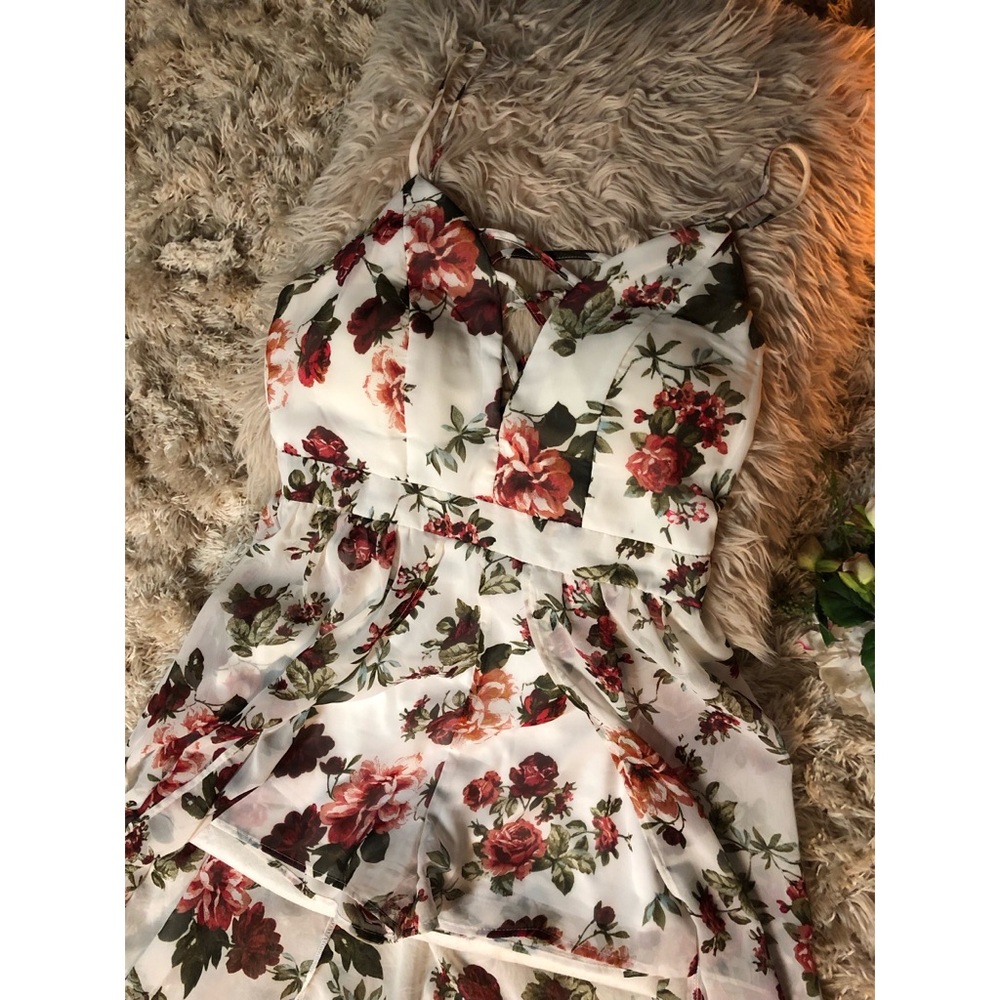 Floral dress 👗 🌹 🌿🌹🌿🌹